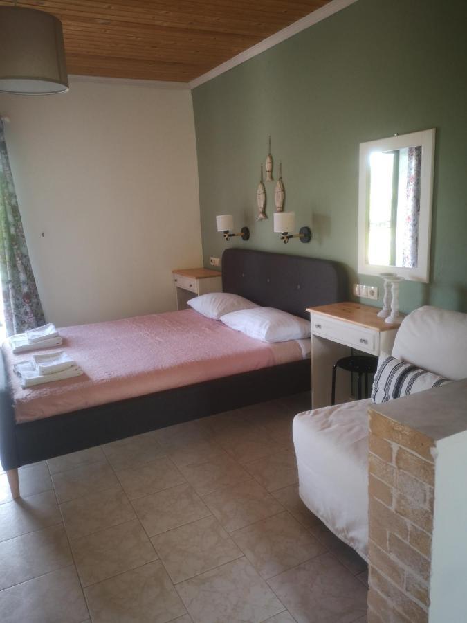 Achillion B&B Paralia Skotinis Exterior photo